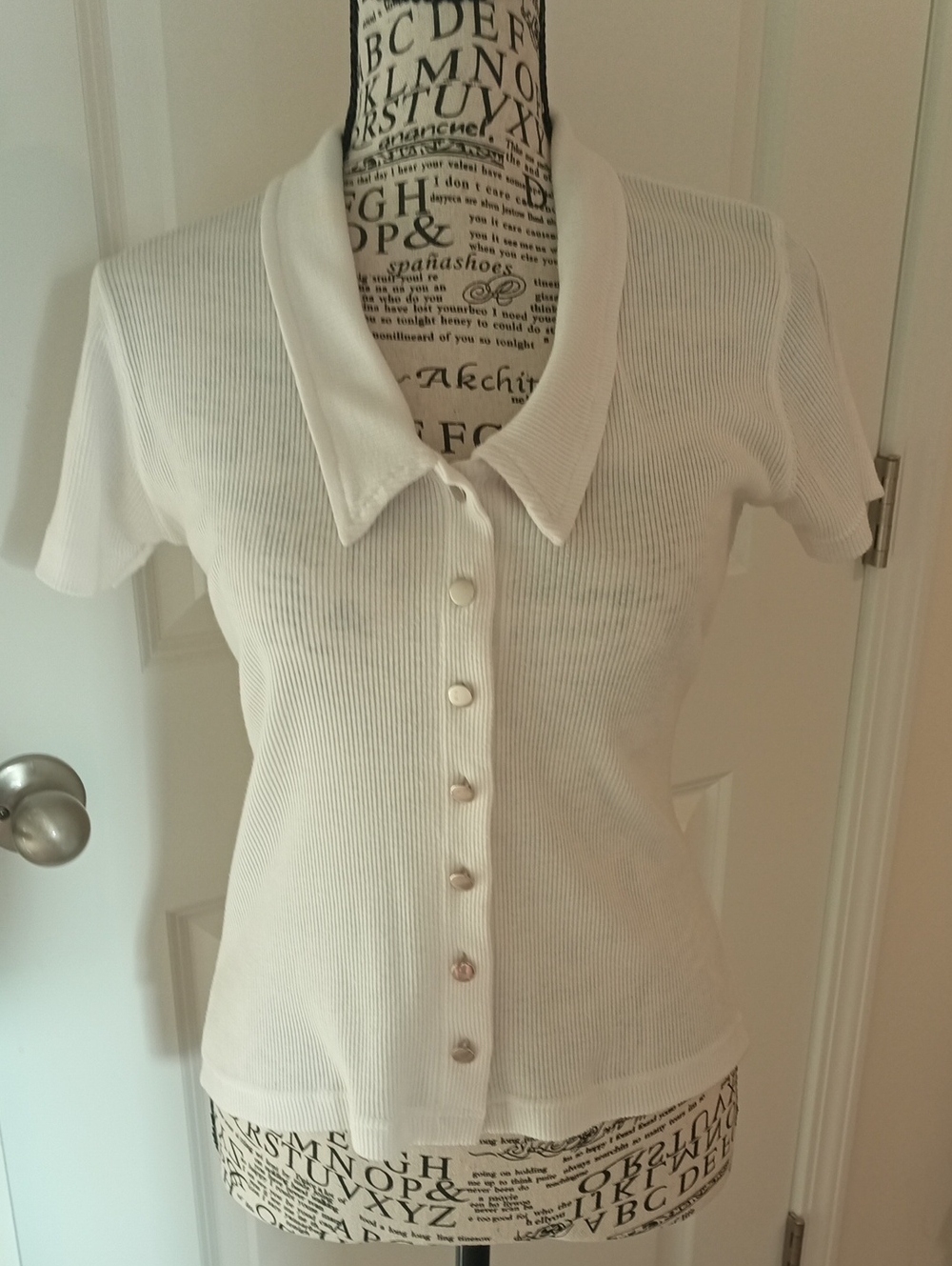 Junior's White Ribbed Short-Sleeve Button-Down Top